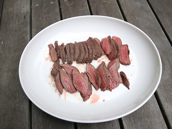 シカ肉のソテーは大好評
