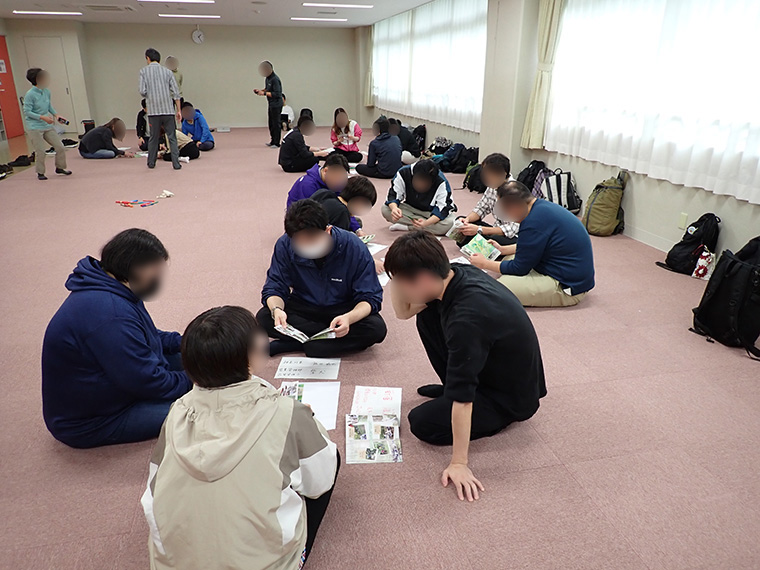 「高尾の森わくわくビレッジ」での活動風景