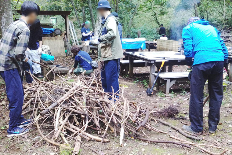 せせらぎ広場からウッドデッキ広場に移動