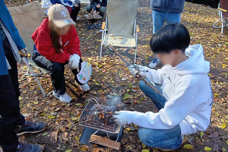 みんなで協力し試行錯誤しながら火種を作り火力を上げていきます