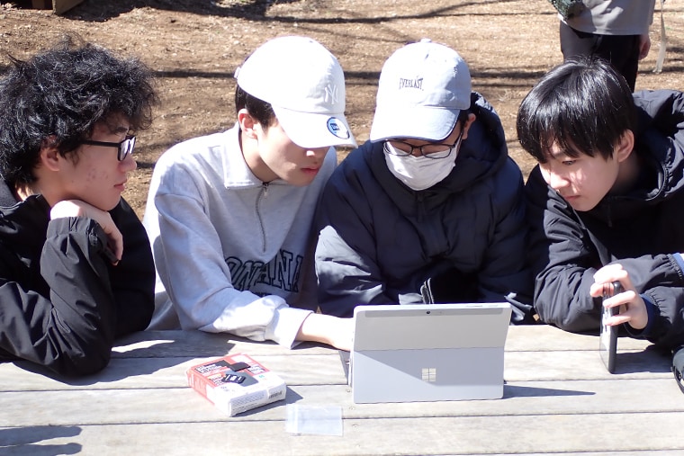 センサーカメラに生き物が映っているか学校ごとに確認