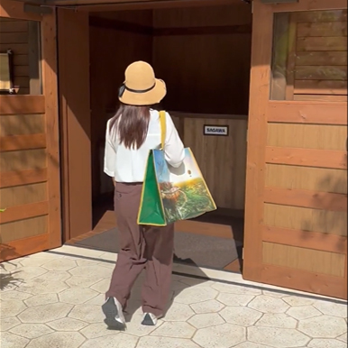 パーク入口すぐの手荷物預かり・発送カウンター