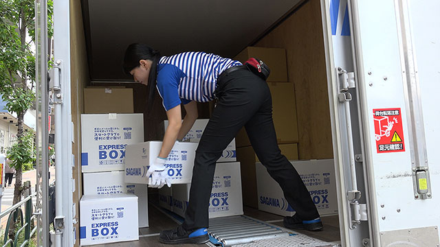 お届けするところまで考えて積み込みます