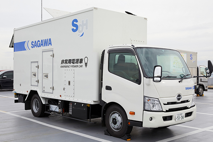 変わり種その2、非常用電源車。災害が起きた際に出動する。停電が起きた場合でも、物流施設を止めないための電力供給に使用する。万が一の際も物流を止めない。