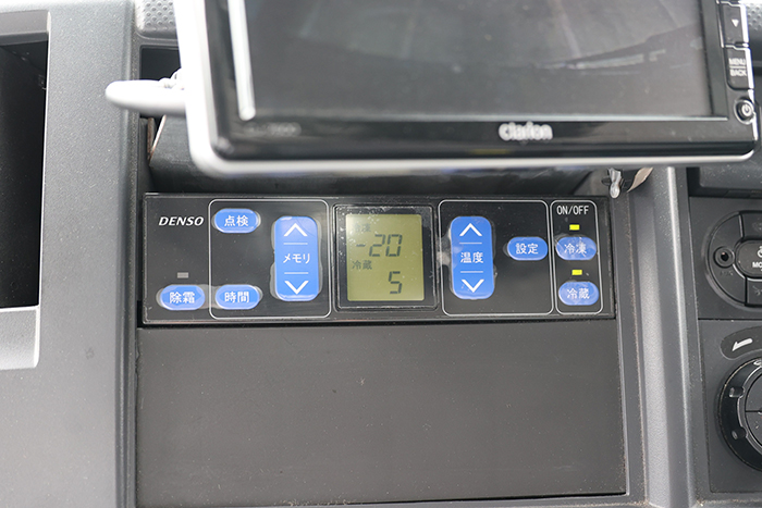 冷凍・冷蔵それぞれのル便庫の温度は、運転席でも確認ができるようになっている。