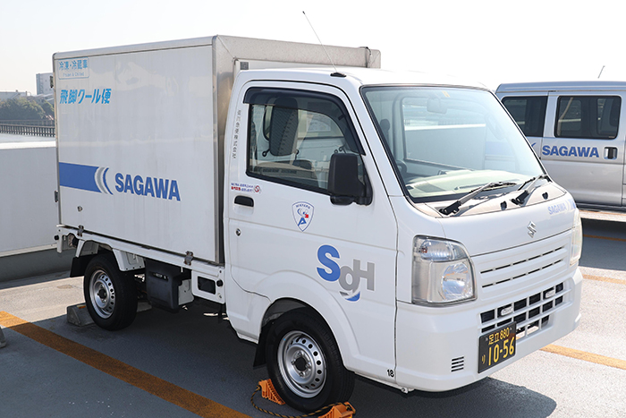 軽のクール専用車。保有台数が少ないので、見かけたらラッキー。お正月のおせち配達の際には、大活躍する。軽なので住宅街や狭路もへっちゃら。