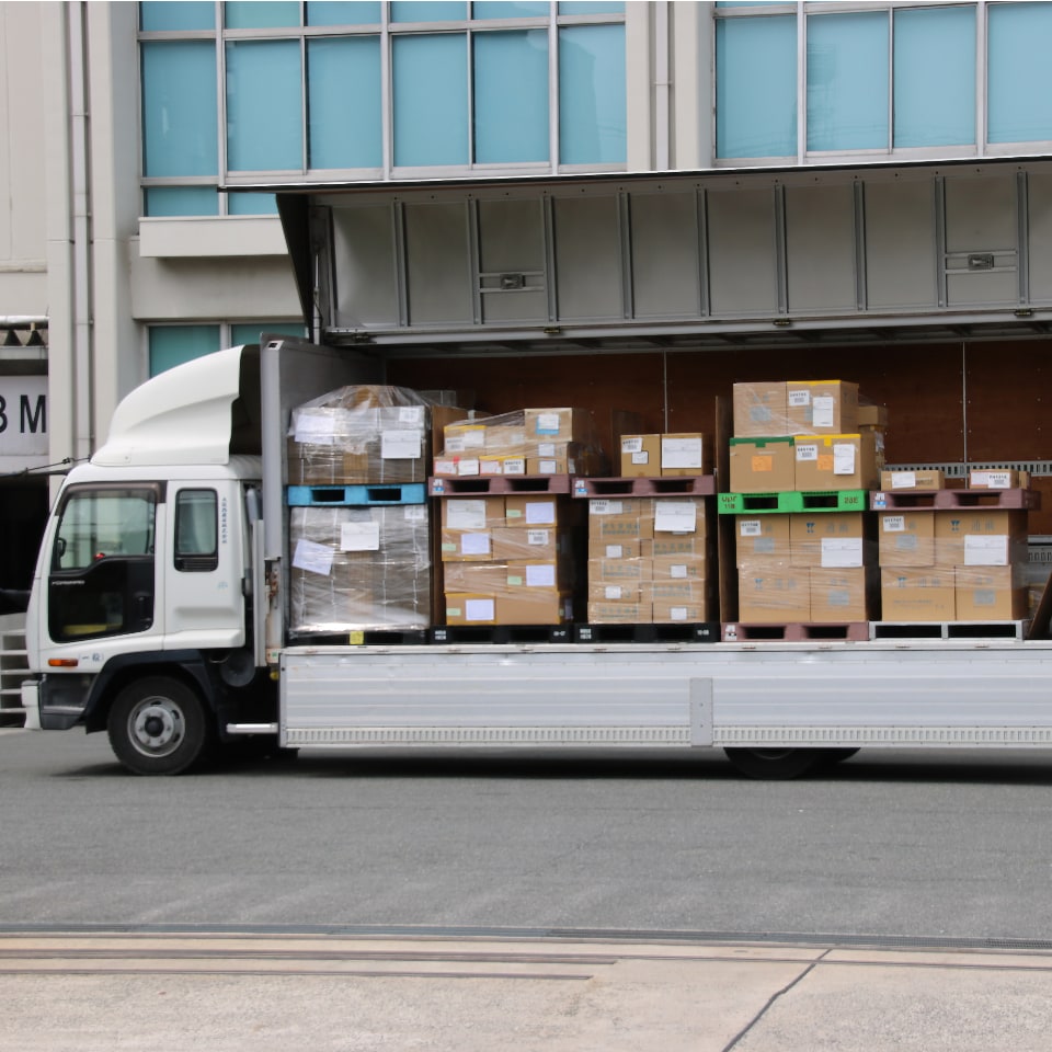 お荷物の量やサイズにあわせて 貸切や積合せで輸送